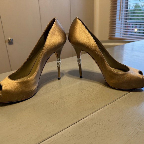 GUCCI Gold (37.5) Silk Platform Pump + Crystal Ball heel detail - Picture 2 of 8